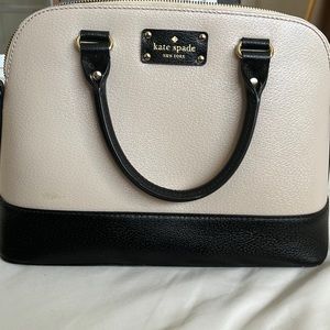 Black and white Kate spade purse/handbag